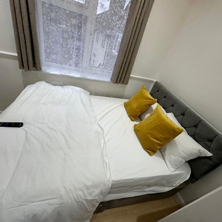 3Rd Studio Flat With Private Toilet And Bathroom Setup For Family Enjoyment 134 Keedonwood Road Bromley Exteriér fotografie