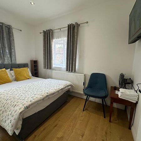 3Rd Studio Flat With Private Toilet And Bathroom Setup For Family Enjoyment 134 Keedonwood Road Bromley Exteriér fotografie
