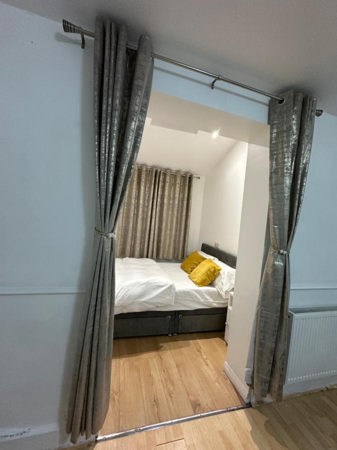 3Rd Studio Flat With Private Toilet And Bathroom Setup For Family Enjoyment 134 Keedonwood Road Bromley Exteriér fotografie