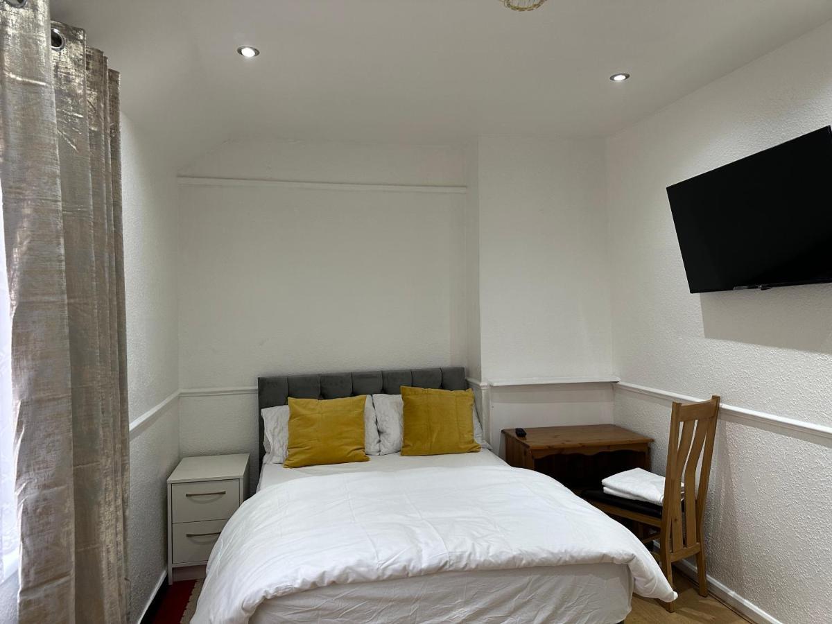 3Rd Studio Flat With Private Toilet And Bathroom Setup For Family Enjoyment 134 Keedonwood Road Bromley Exteriér fotografie