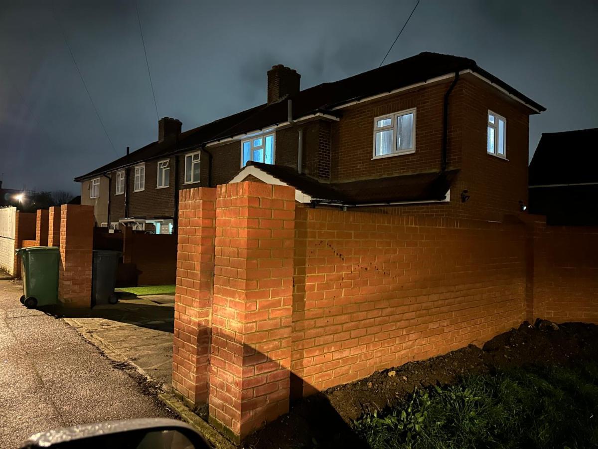 3Rd Studio Flat With Private Toilet And Bathroom Setup For Family Enjoyment 134 Keedonwood Road Bromley Exteriér fotografie