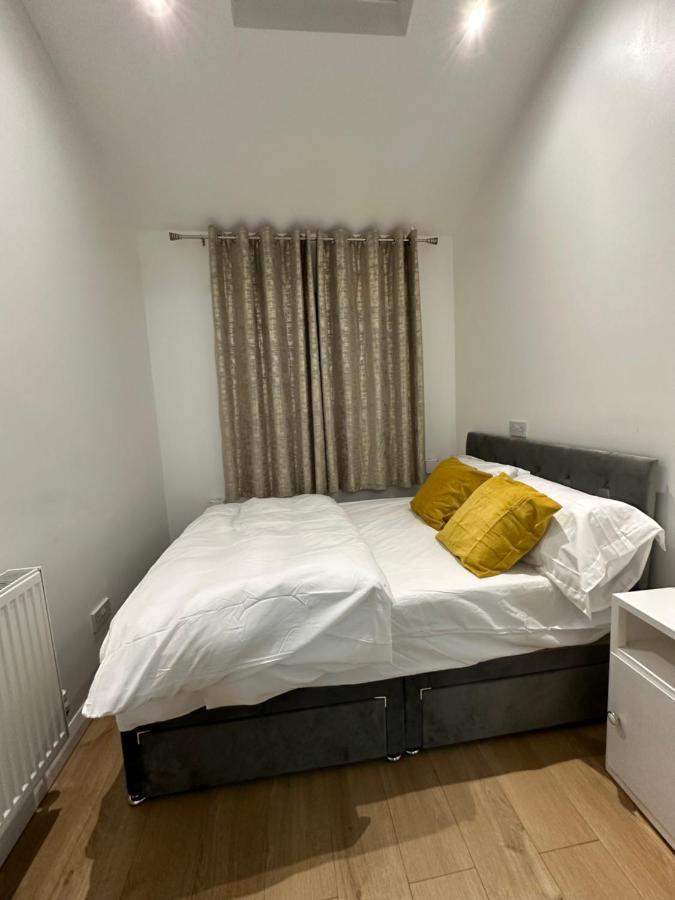 3Rd Studio Flat With Private Toilet And Bathroom Setup For Family Enjoyment 134 Keedonwood Road Bromley Exteriér fotografie