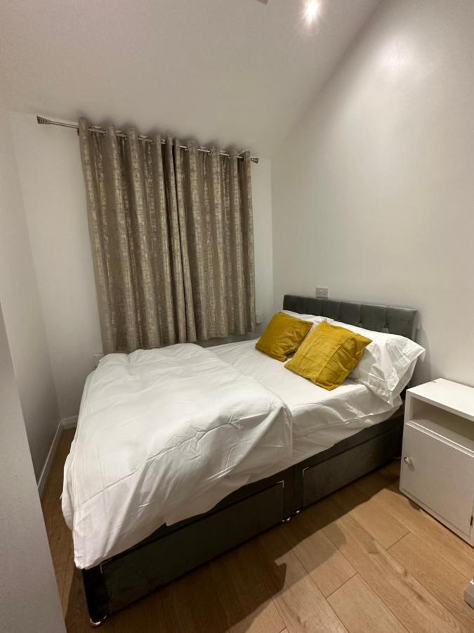 3Rd Studio Flat With Private Toilet And Bathroom Setup For Family Enjoyment 134 Keedonwood Road Bromley Exteriér fotografie