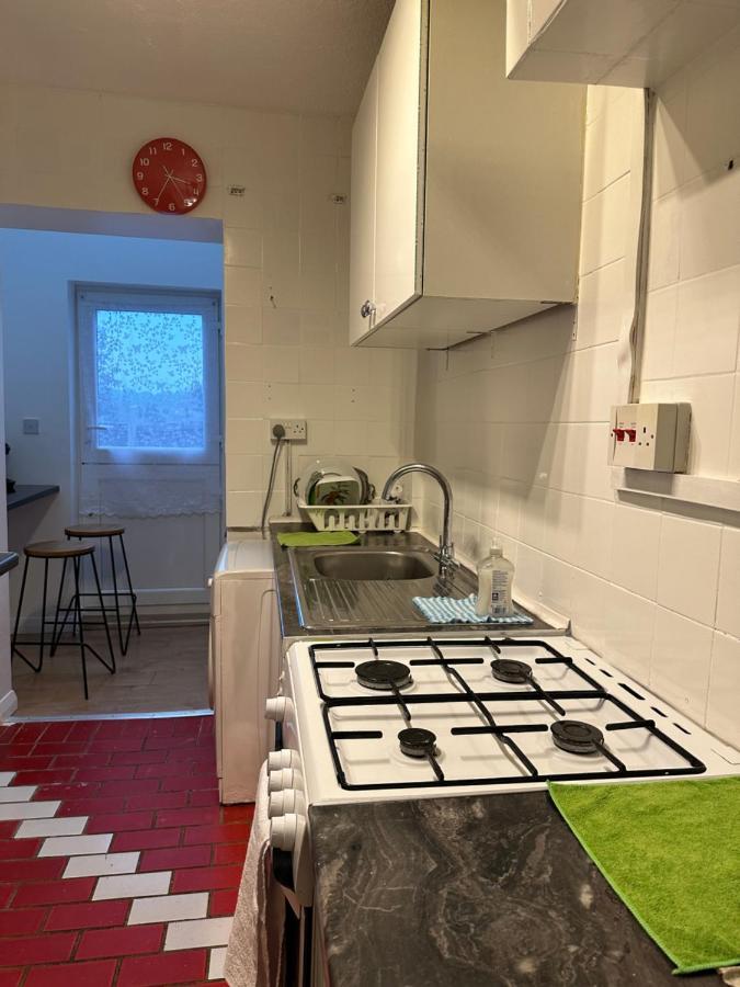 3Rd Studio Flat With Private Toilet And Bathroom Setup For Family Enjoyment 134 Keedonwood Road Bromley Exteriér fotografie