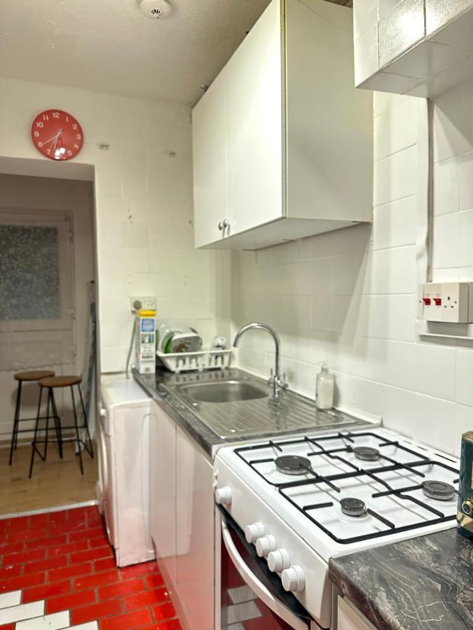 3Rd Studio Flat With Private Toilet And Bathroom Setup For Family Enjoyment 134 Keedonwood Road Bromley Exteriér fotografie