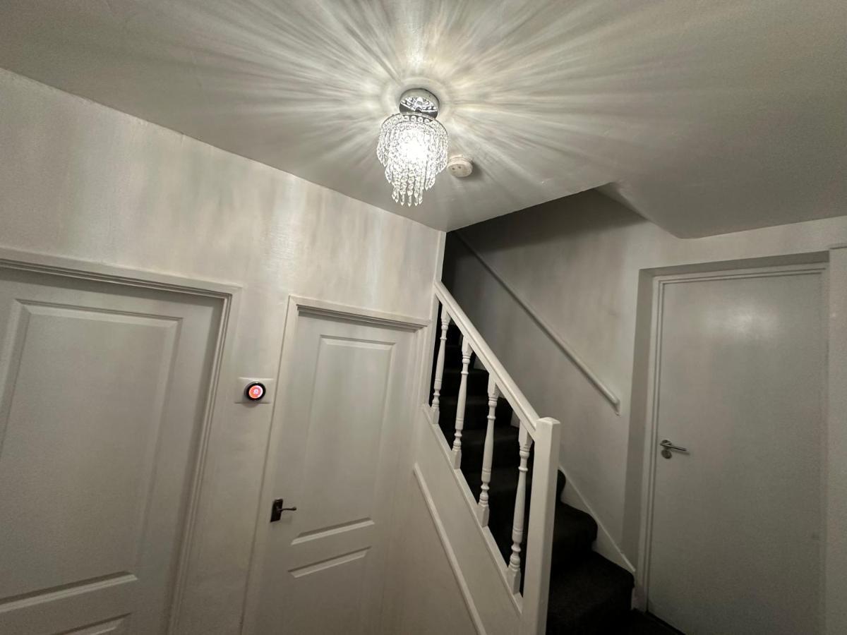 3Rd Studio Flat With Private Toilet And Bathroom Setup For Family Enjoyment 134 Keedonwood Road Bromley Exteriér fotografie