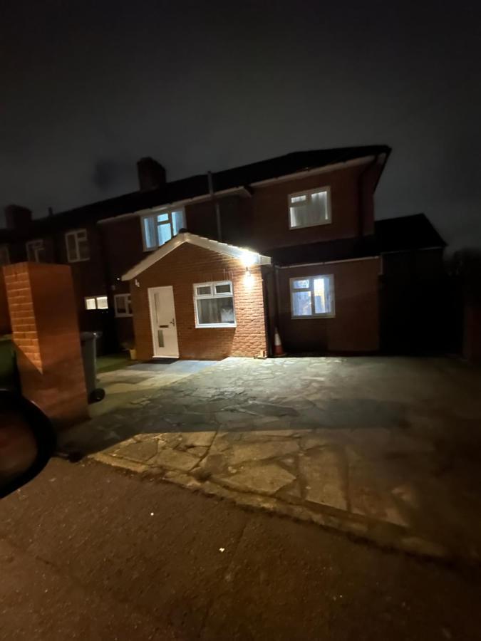 3Rd Studio Flat With Private Toilet And Bathroom Setup For Family Enjoyment 134 Keedonwood Road Bromley Exteriér fotografie