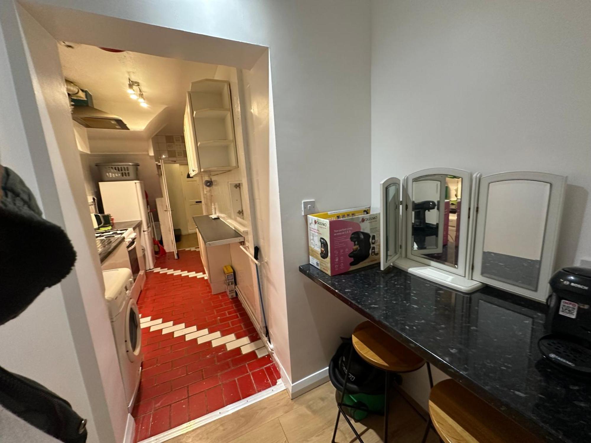 3Rd Studio Flat With Private Toilet And Bathroom Setup For Family Enjoyment 134 Keedonwood Road Bromley Exteriér fotografie
