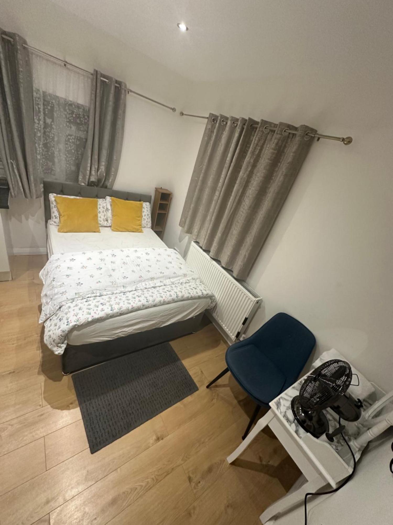 3Rd Studio Flat With Private Toilet And Bathroom Setup For Family Enjoyment 134 Keedonwood Road Bromley Exteriér fotografie