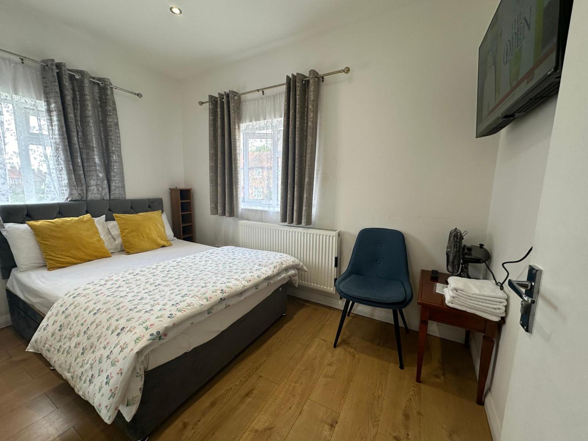 3Rd Studio Flat With Private Toilet And Bathroom Setup For Family Enjoyment 134 Keedonwood Road Bromley Exteriér fotografie