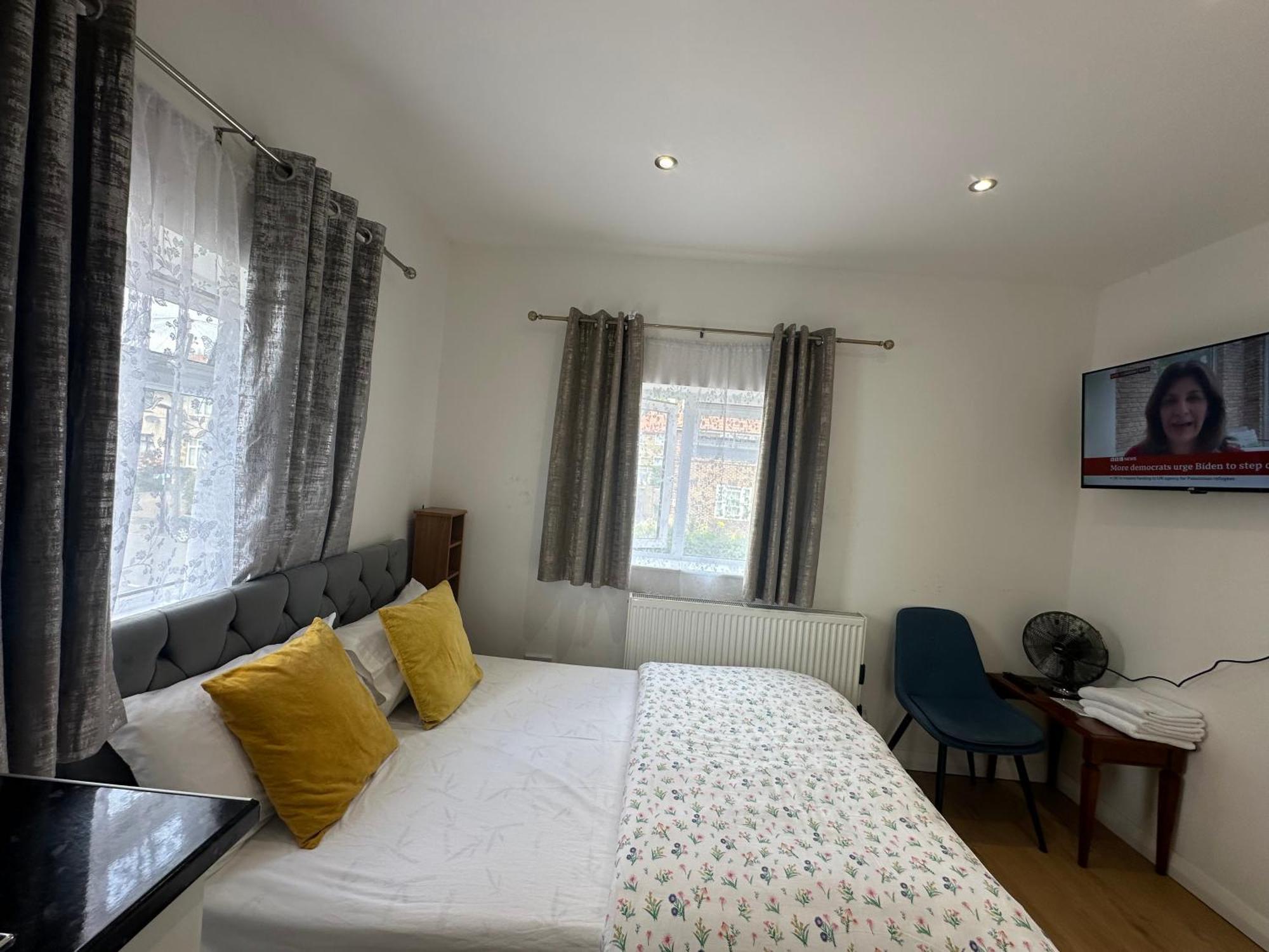 3Rd Studio Flat With Private Toilet And Bathroom Setup For Family Enjoyment 134 Keedonwood Road Bromley Exteriér fotografie