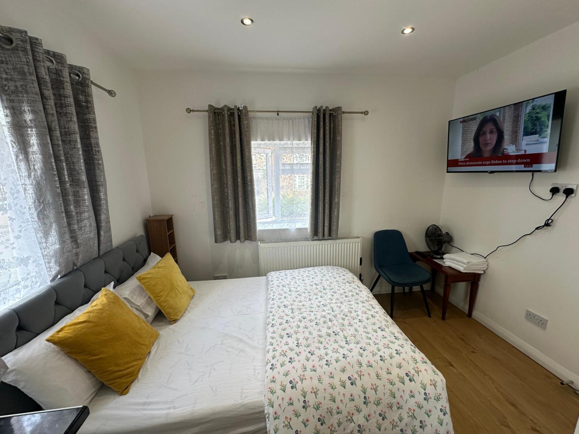 3Rd Studio Flat With Private Toilet And Bathroom Setup For Family Enjoyment 134 Keedonwood Road Bromley Exteriér fotografie
